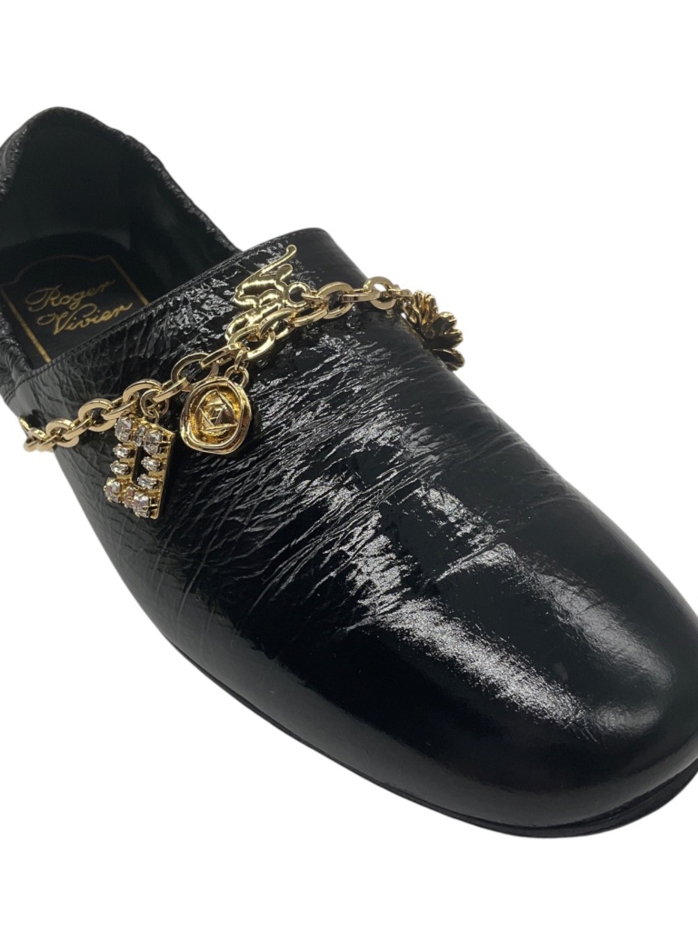 ROGER VIVIER BLACK CRINKLED PATENT LEATHER FLATS WITH GOLD CHARM EMBELLISHED CHA